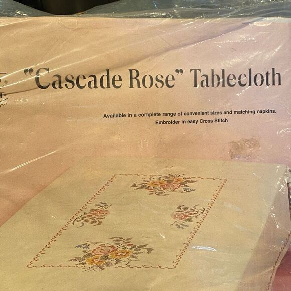 Vintage Paragon Needlecraft Tablecloth Cascade Rose NIP - Picture 3 of 7